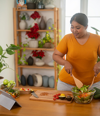 Woman learning to make healthy food.