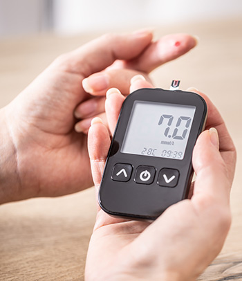 Woman measuring glucose.