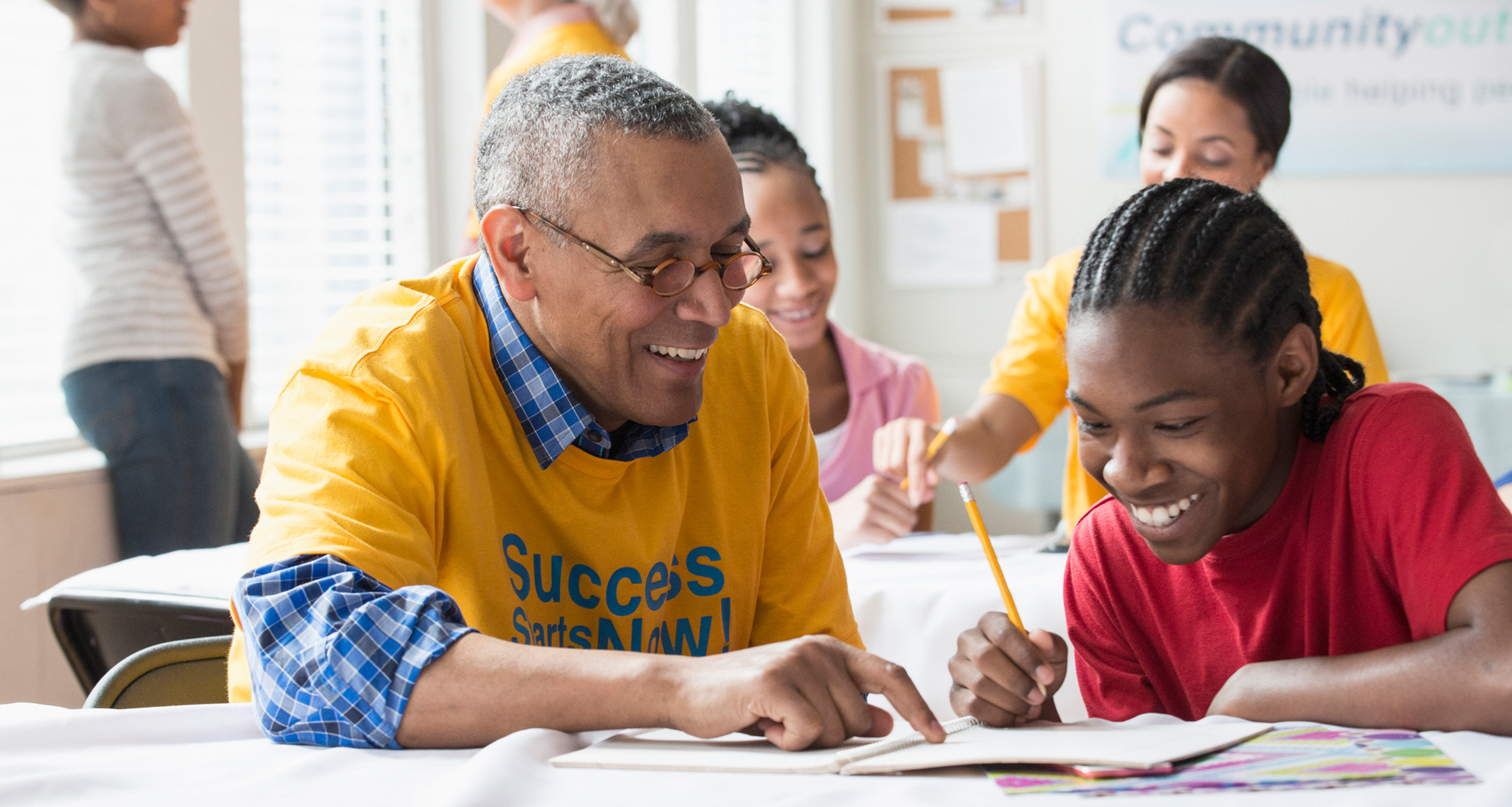 Veteran volunteers are tutoring students in the classroom.