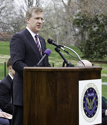 Dave McIntyre speaking at an event.